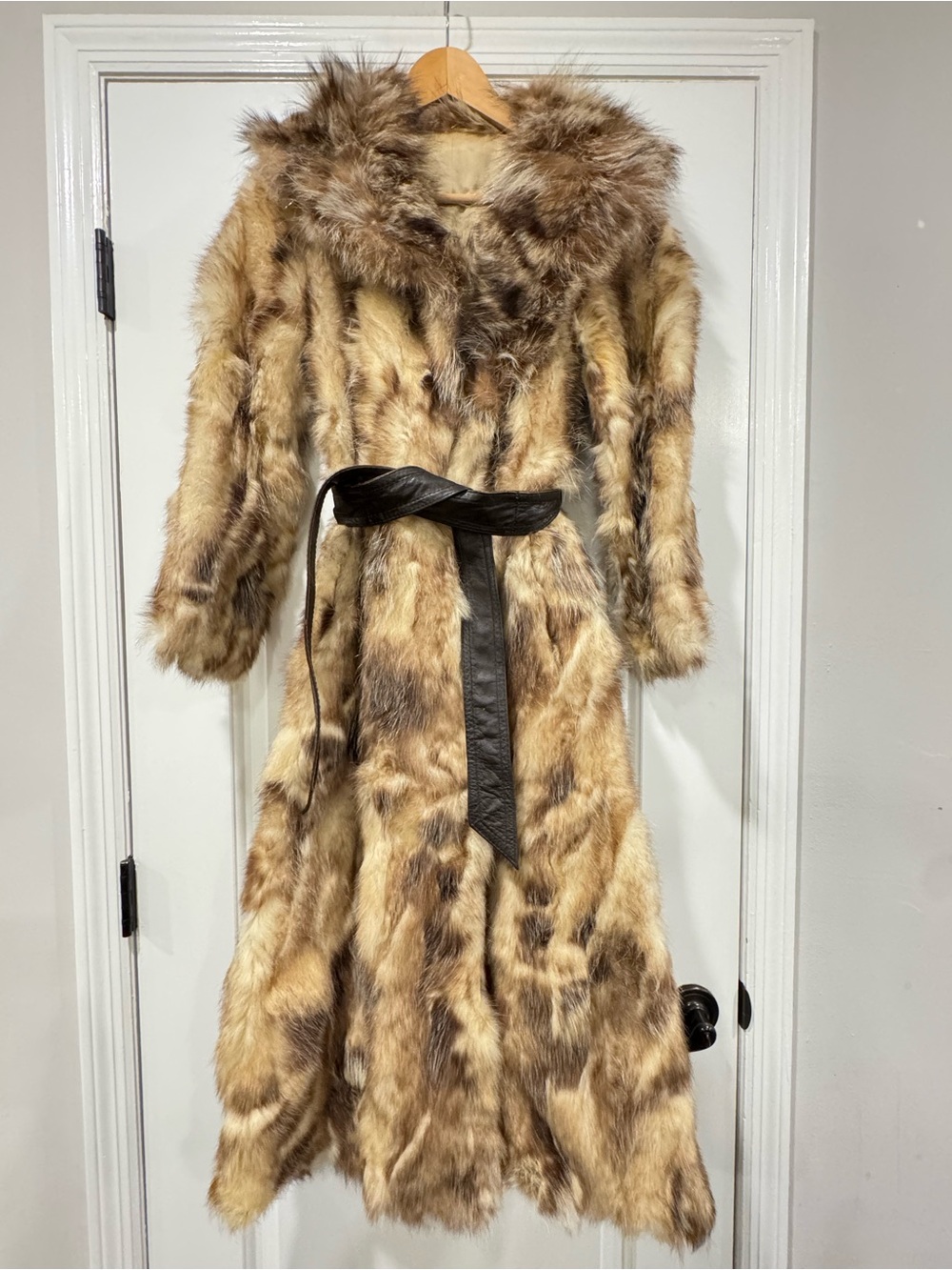 Luxurious Vintage Brown Faux Fur Mid-Length Coat with Belt Size 6 (small/medium)
